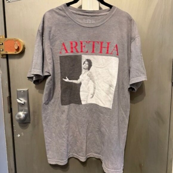 Retro Queen Of Soul Aretha Franklin Distressed Graphic Tee - Unisex - Picture 1 of 16